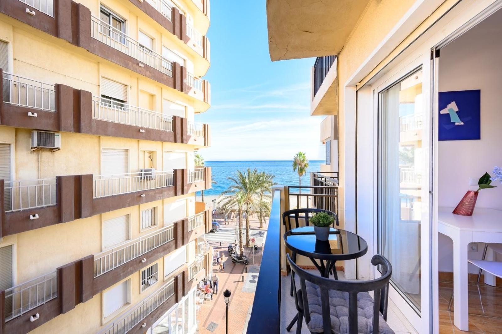 El Yate In Front Of The Sea By 10Tosea Apartment Фуeнхирола Екстериор снимка