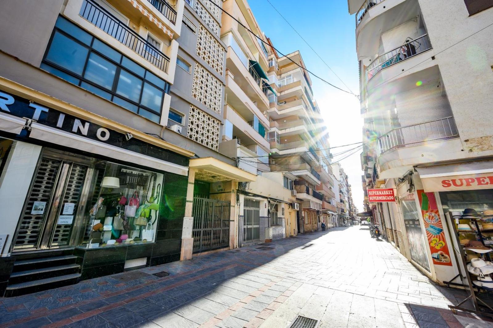 El Yate In Front Of The Sea By 10Tosea Apartment Фуeнхирола Екстериор снимка